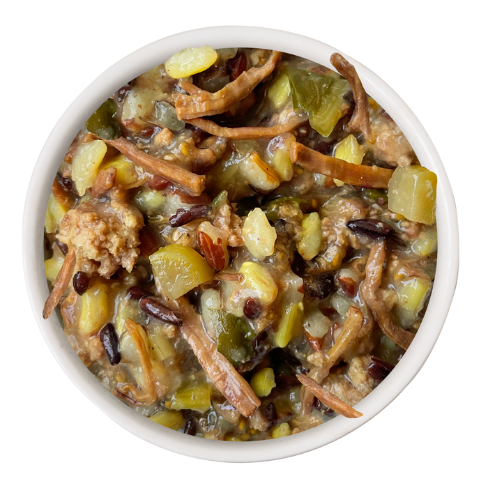 Awesome Functions’ Awesome Bouncy Beef & Riceberry Recipe with Turmeric & Ginger is a chunky bowl of shredded meat, riceberry, veggies, zucchini, and a thick sauce—packed with superfoods to support your dog’s health and vitality.